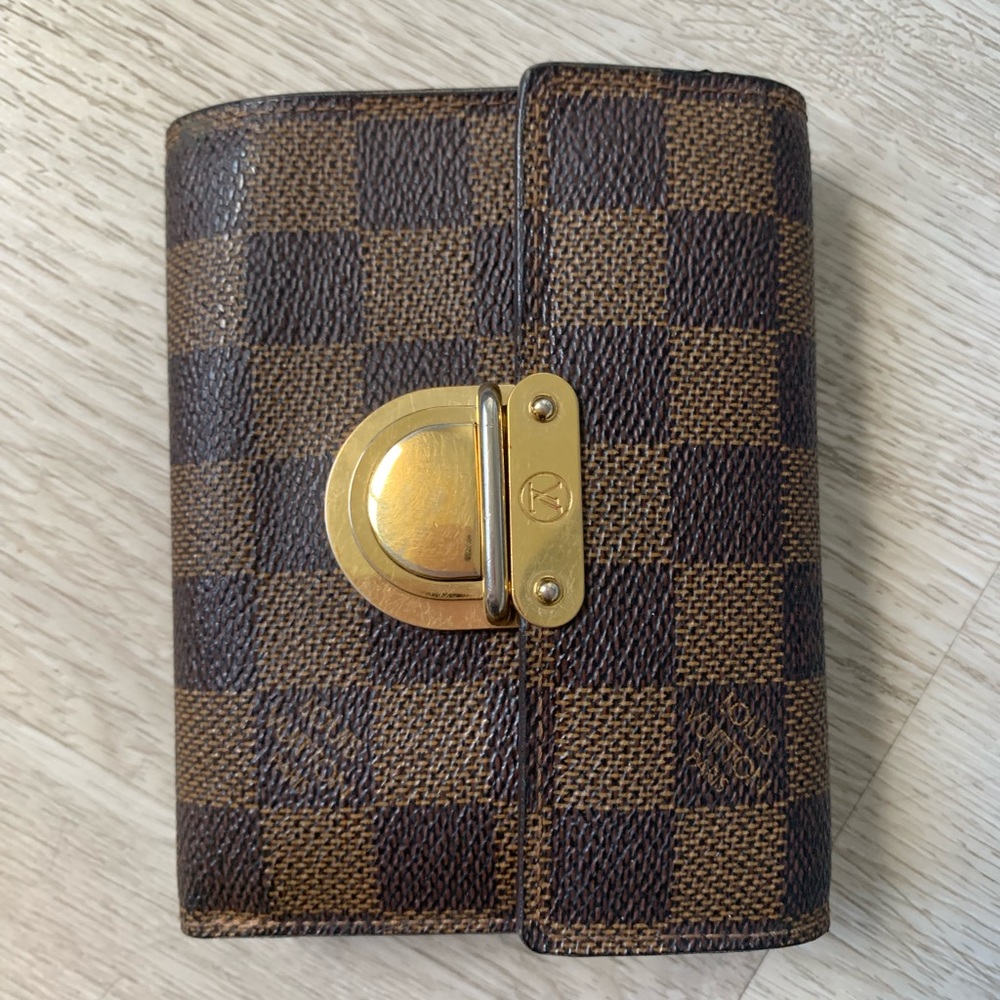 Louis Vuitton wallet AUTHENTIC used